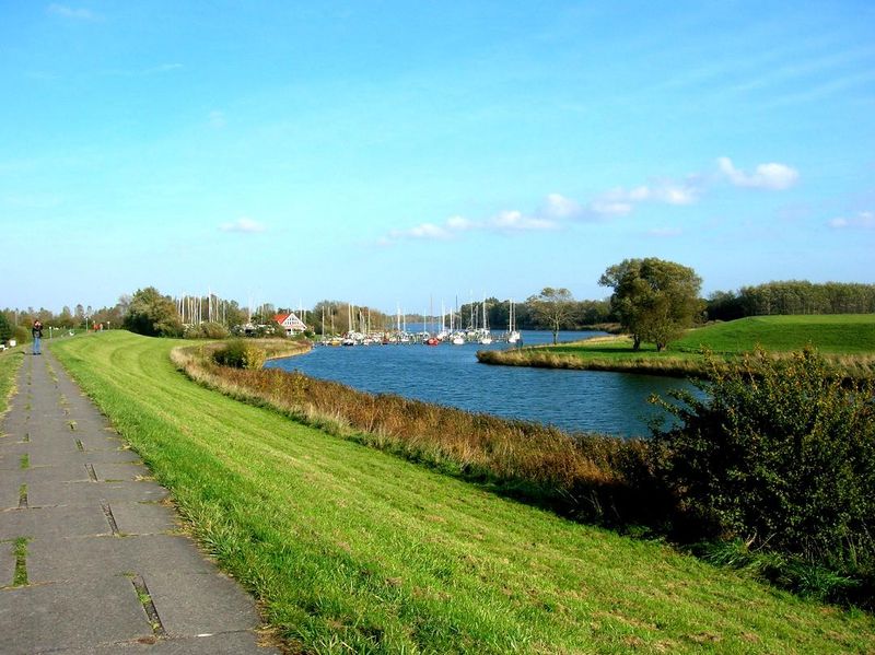 Ferienhaus  in ruhiger Lage, direkt am Deich - komplett ausgestattet, sofort verfügbar!